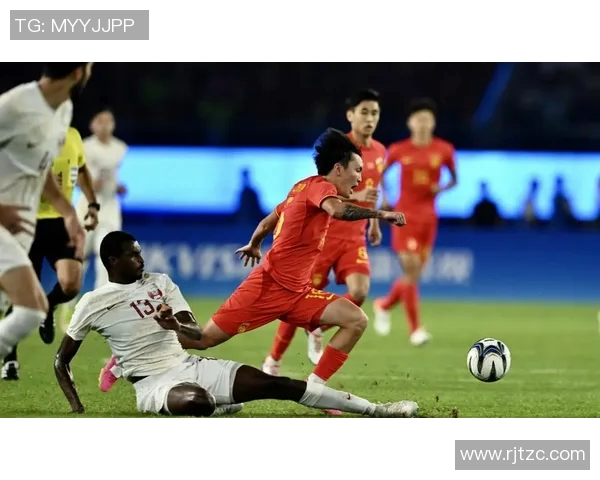 中国足球队教练停球引发热议球迷期待战术调整与球队未来发展